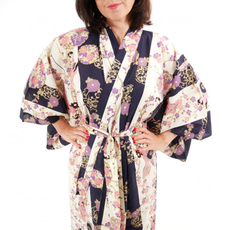 kimono yukata traditionnel japonais bleu en coton beautés geisha sur fond rayé pour femme