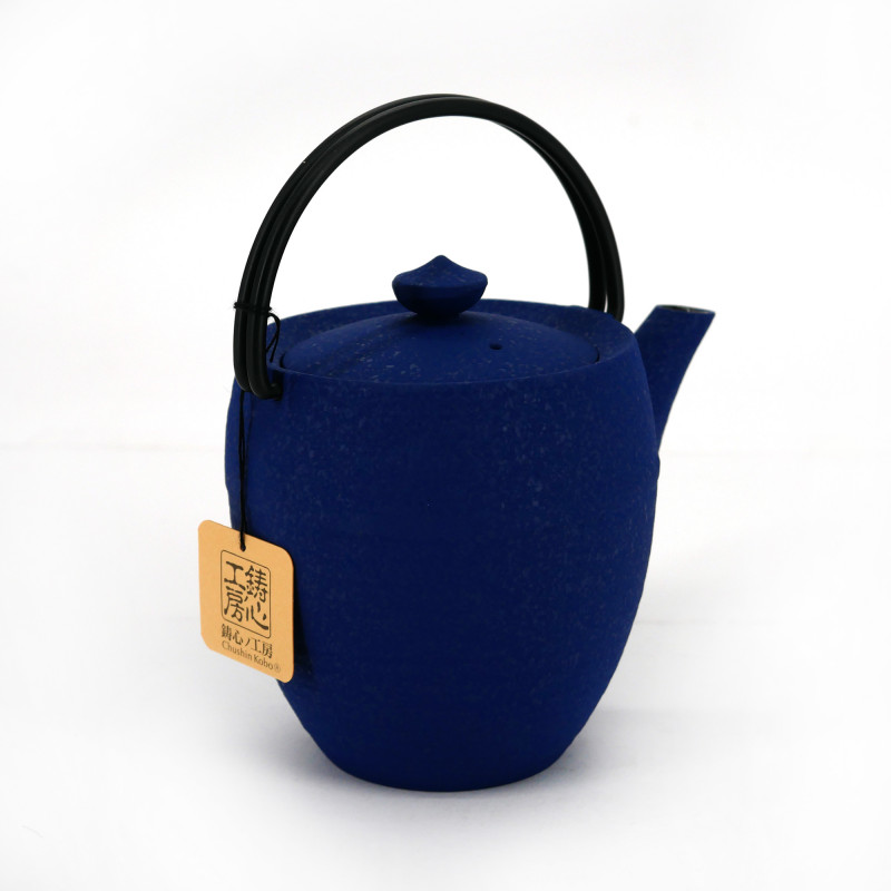 Small Japanese prestige high cast iron teapot, CHÛSHIN KÔBÔ MARUTSUTSU, blue