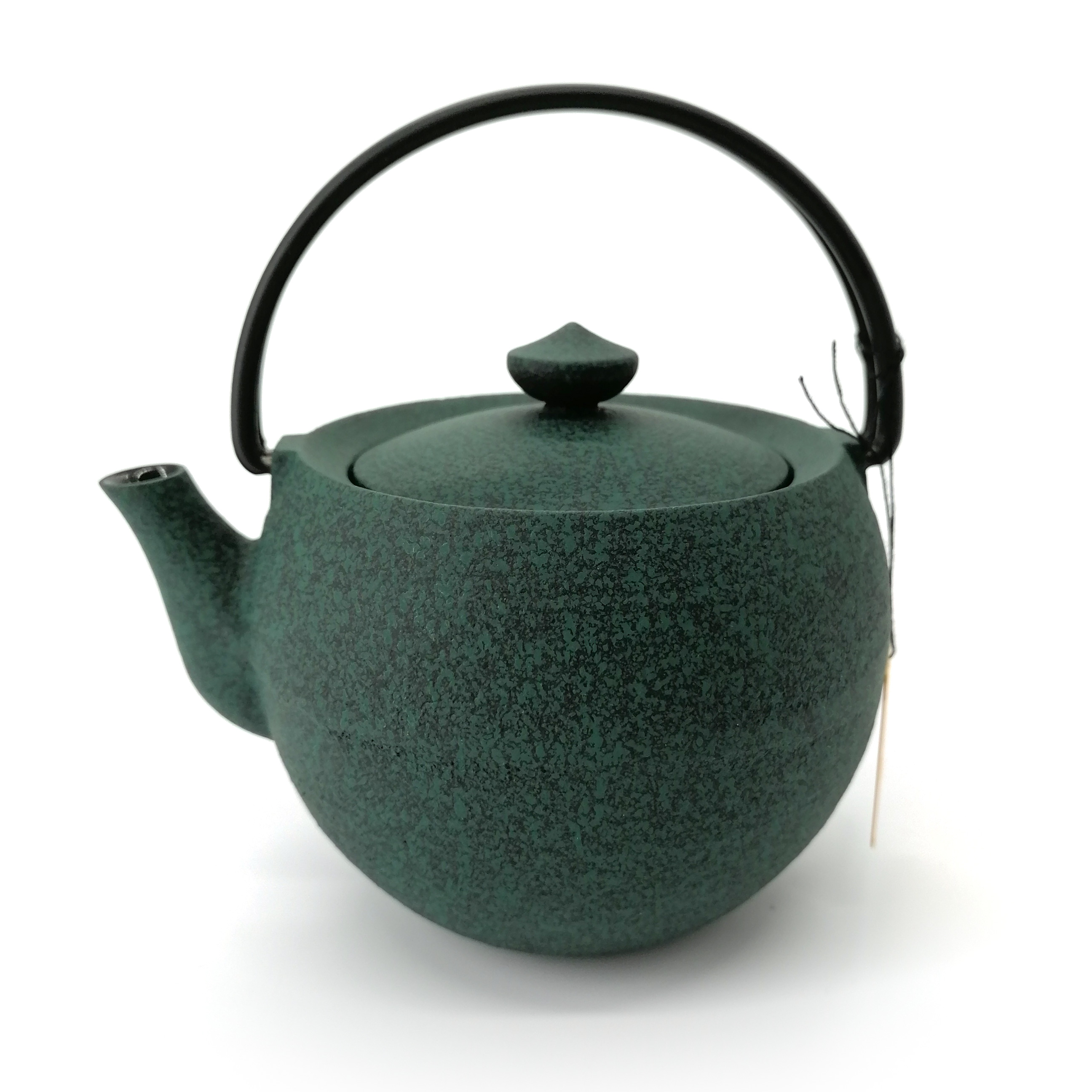 https://tokyo-market.fr/24151/small-round-japanese-prestige-cast-iron-teapot-chushin-kobo-marutama-green.jpg