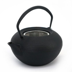 Runde Teekanne aus japanischem Prestige-Gusseisen und Keramikdeckel, CHÛSHIN KÔBÔ HIRATSUBO, weiß