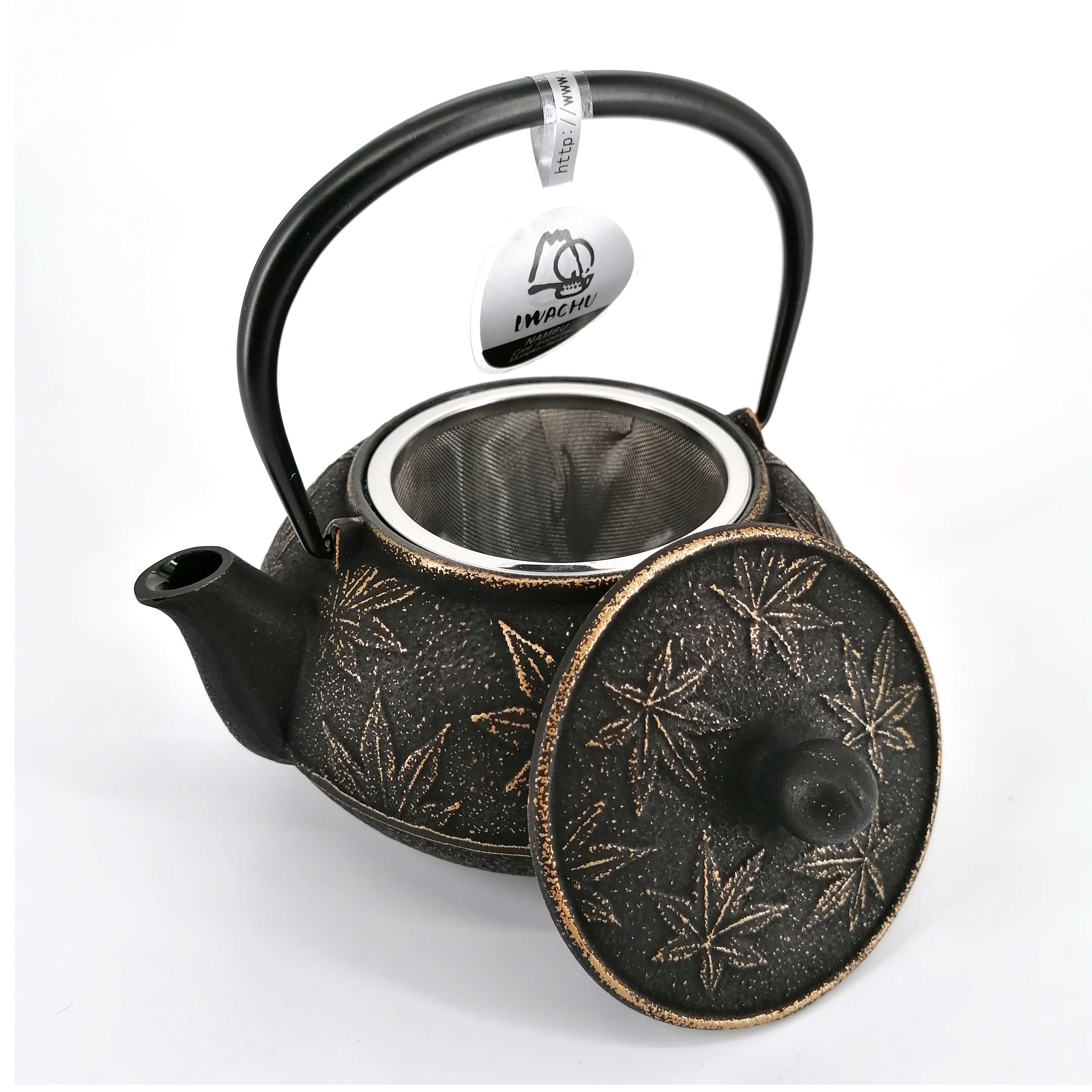 https://tokyo-market.fr/55601/japanese-cast-iron-teapot-iwachu-kaede-065-lt-black-gold.jpg