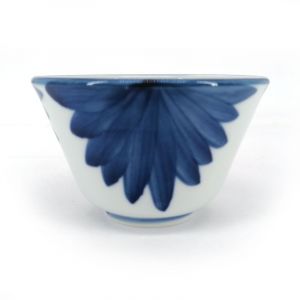 Japanische Keramik-Teetasse, weiße und blaue Blütenblätter - AOI HANABIRA