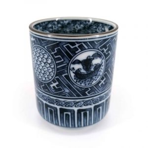 Taza de té de cerámica japonesa, blanca con motivos tradicionales azules - DENTO-TEKINA