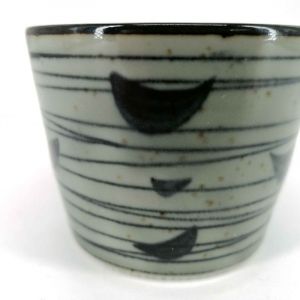 Japanische Keramik Teetasse, grau und blau, Vogel Silhouetten - TORI