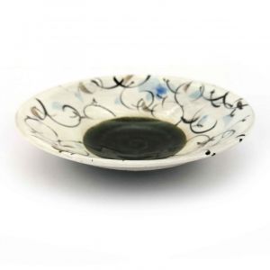 Piccolo piatto giapponese svasato in ceramica bianca con motivi circolari neri - SAKYURA