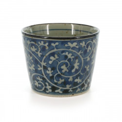 tasse soba traditionnelle japonaise avec motifs bleus couleur blanche en céramique TAKO KARAKUSA