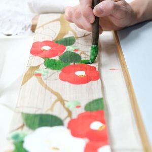 Fine hand-painted Japanese hemp tapestry, camellias, Wabisuke Tsubaki