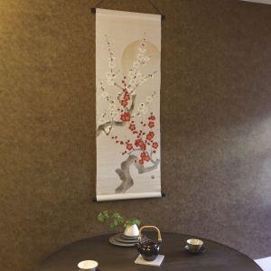 Handbemalter Hanf-Wandteppich, rote Pflaume, weiße Pflaume, Kōbai Hakubai 45x130cm
