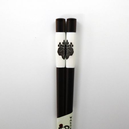 Pair of Japanese wooden chopsticks - family crest, Toyotomi family