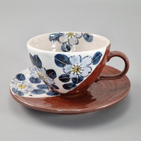 Taza de té de cerámica con asa y platillo, marrón y flores - AOI HANA