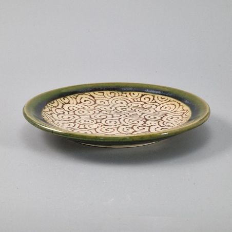Petite assiette japonaise en céramique émaillée verte et beige - GUNRINKARAKUSA