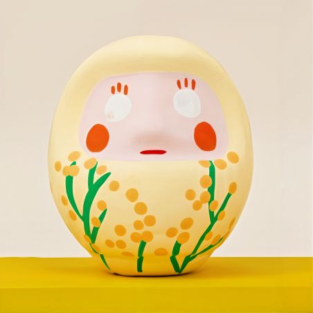 Muñeca japonesa, DARUMA, amarilla, mimosa “amistad”, gracias