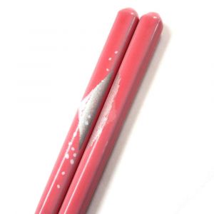 Pair of Japanese chopsticks in pink natural wood with Mount Fuji pattern, WAKASA NURI FUJI, 21 cm