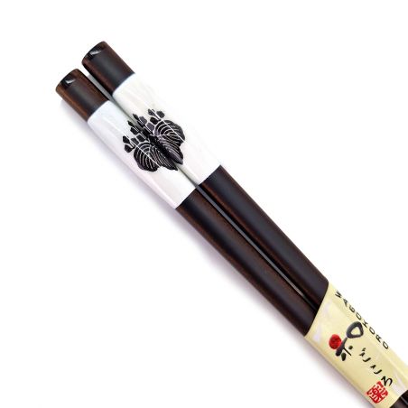 Pair of Japanese wooden chopsticks - family crest, Toyotomi family